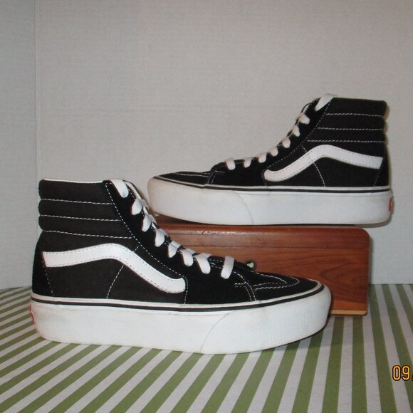 Vans Off the Wall High-Top Sneakers - Picture 4 of 16